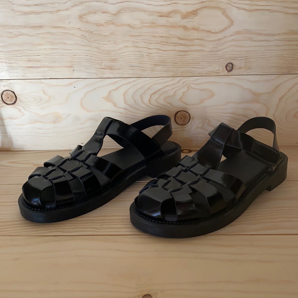 Zara black low heel fisherman sandals